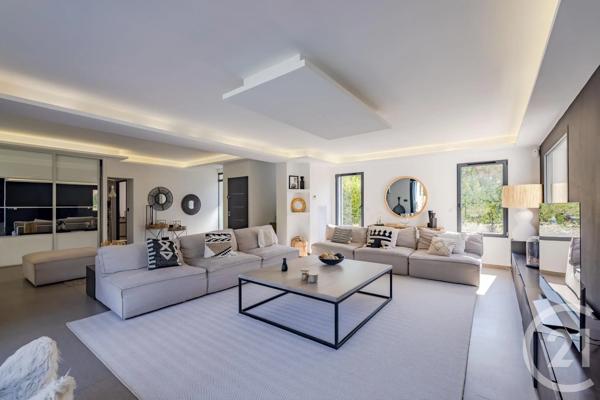 Maison à vendre  6 pièces - 285 m 2   FREJUS  - 83