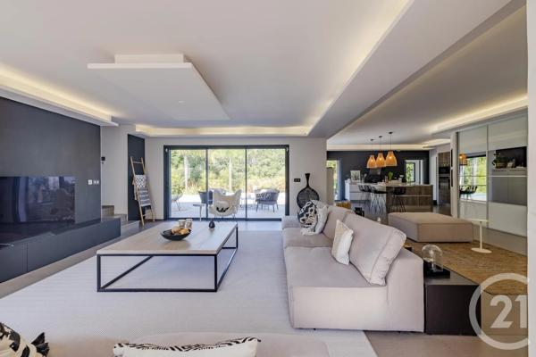 Maison à vendre  6 pièces - 285 m 2   FREJUS  - 83