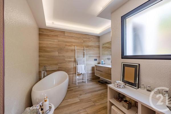 Maison à vendre  6 pièces - 285 m 2   FREJUS  - 83