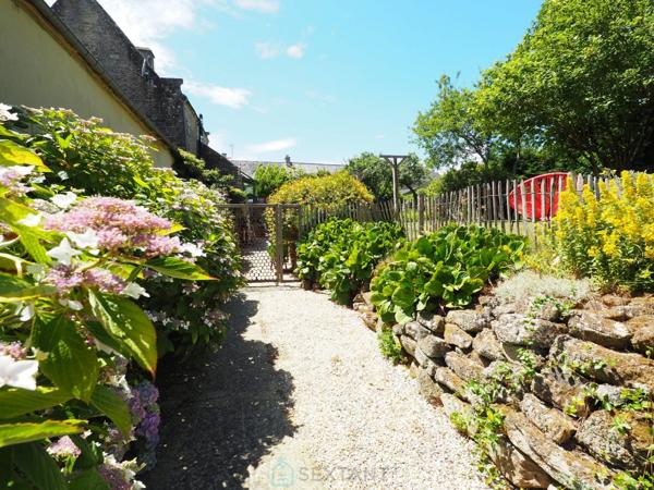 Grande demeure 17ème siècle 9 chambres avec jardin bucolique abrité des regards