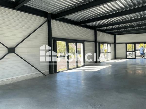 À vendre Local commercial 98.88 m² - Sillingy 74330