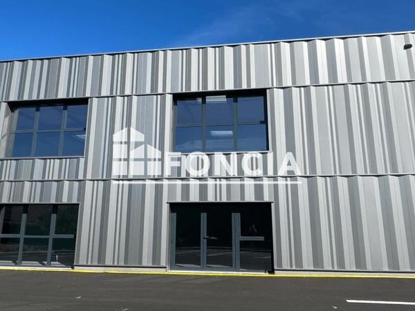 À vendre Local commercial 98.88 m² - Sillingy 74330