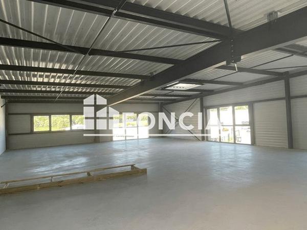 À vendre Local commercial 98.88 m² - Sillingy 74330