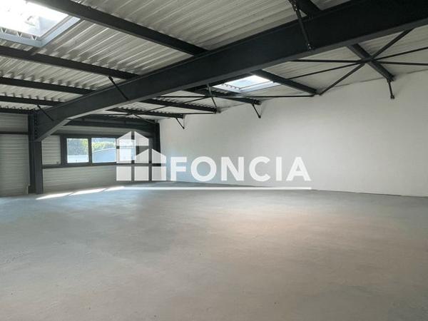 À vendre Local commercial 98.88 m² - Sillingy 74330