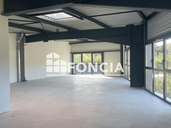 À vendre Local commercial 98.88 m² - Sillingy 74330