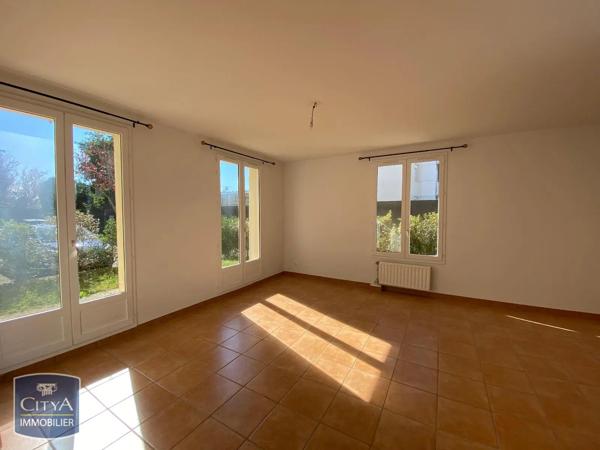 Appartement à louer 4 pièces 84.85m² Sathonay-Camp (69580)