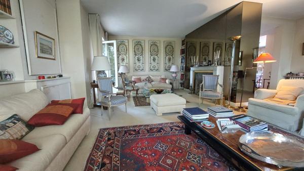 Appartement 5 pièces - 212 m²