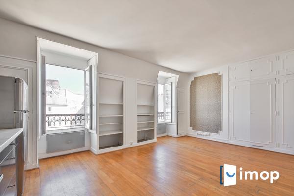 Paris 2 – Opéra : 47 m², dernier étage, lumineux