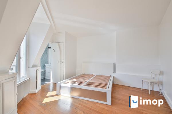 Paris 2 – Opéra : 47 m², dernier étage, lumineux
