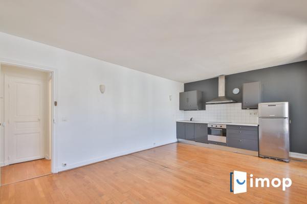 Paris 2 – Opéra : 47 m², dernier étage, lumineux