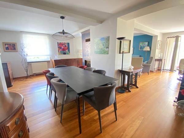 Maison - 8 pièces - 208 m²