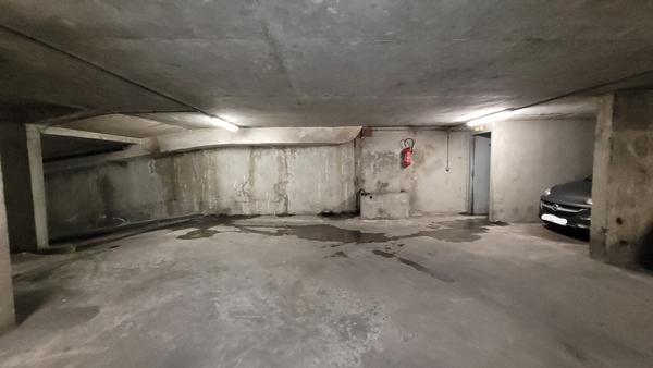 Place de parking - rue de la Voûte (75012)