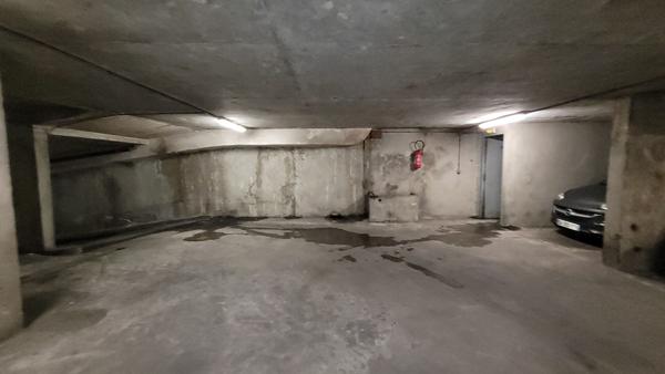 Place de parking - rue de la Voûte (75012)