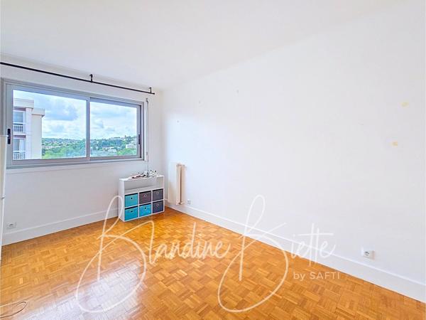 Appartement familial à 15 mn du RER