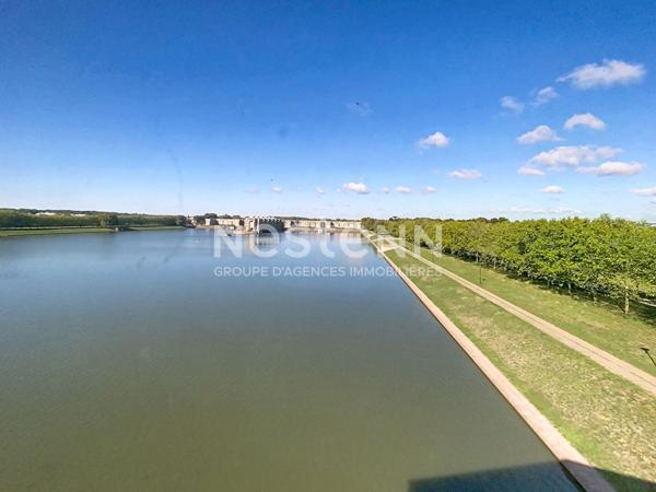 A VENDRE ! Duplex dernier étage Voisins Le Bretonneux 5 pièces 118.40 m², 4 places de parking et 1 cave.