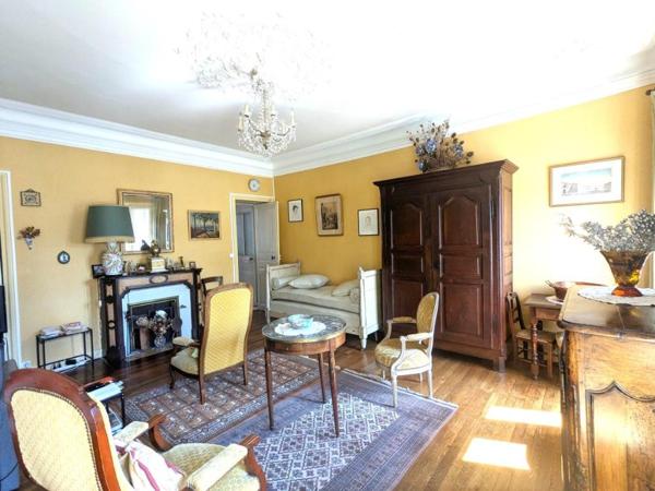 APPARTEMENT 5 PIECES - 3 CHAMBRES - RUE DE STRASBOURG - NANTES