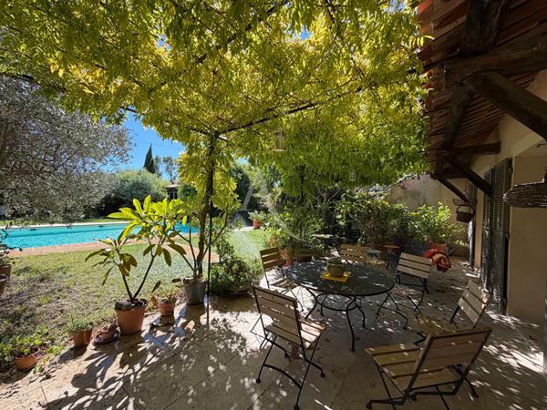 Maison coup de coeur 6 pièce(s) 210 m2