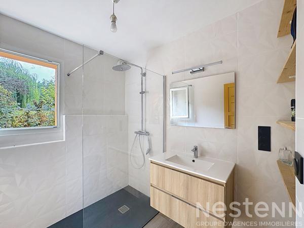 Maison contemporaine, vie de plain pied - 106m² - 4 chambres - sous-sol ; Languidic.