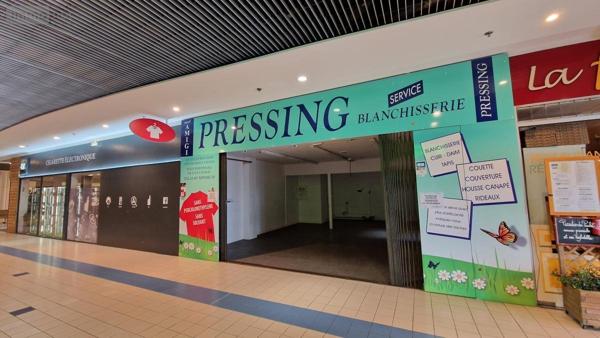 Local commercial à vendre à Saint-Martin-des-Champs dans le Finistère (29600), ref : 29083-1503