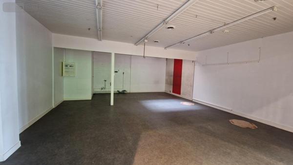 Local commercial à vendre à Saint-Martin-des-Champs dans le Finistère (29600), ref : 29083-1503