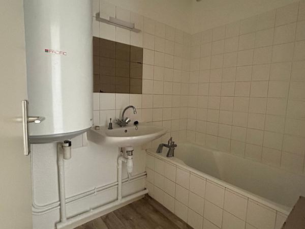 Loue Bourg T3 quartier Brou avec cave et garage