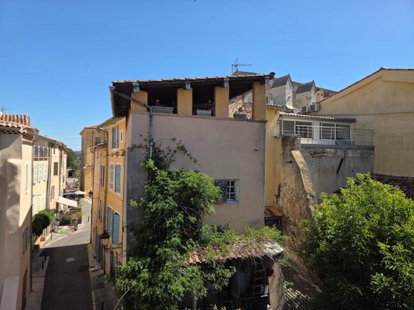Saint-Maximin : T2 libre avec jolie vue