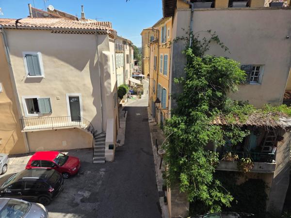 Saint-Maximin : T2 libre avec jolie vue