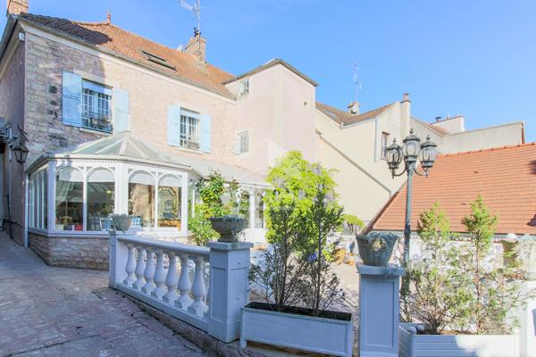 Maison de maître 10 pièce(s) Rare ,Maule centre (Viager occupé)