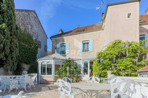 Maison de maître 10 pièce(s) Rare ,Maule centre (Viager occupé)