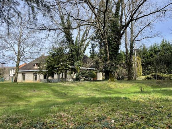 Maison à vendre à Javerlhac et la Chapelle Saint Robert en Dordogne (24300), ref : 077/1491