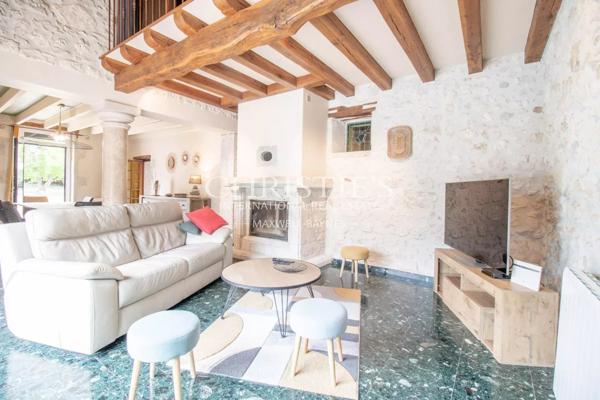 La vieille ferme avec ses granges, 3 ânes et 35 hectares de terrain.