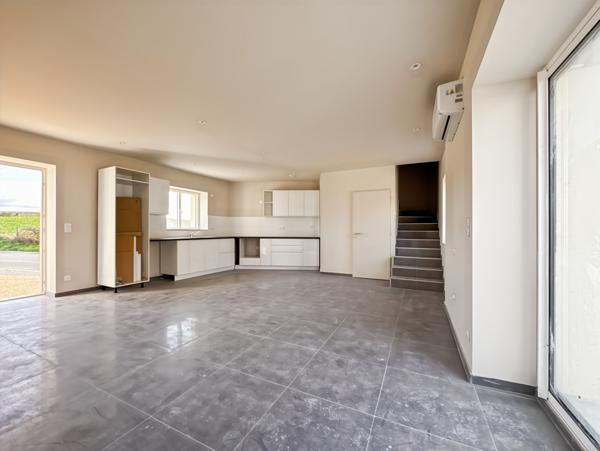 Misérieux (01600) Maison de ville en Duplex, jardin et stationnements