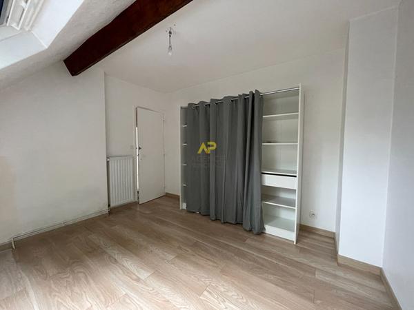 4 chambres - LA FRETTE €449 000 ** - Référence 1803