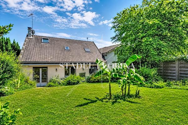 Maison
         6 pièces
        - 132 m² Exclusivité 520 000 € *