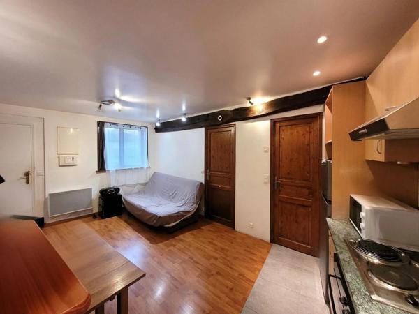 Maison de Ville, plein centre à 1,3km de la gare.