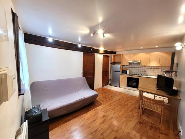 Maison de Ville, plein centre à 1,3km de la gare.