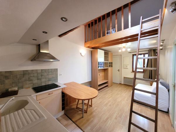 Maison de Ville, plein centre à 1,3km de la gare.