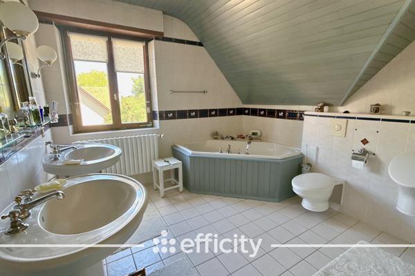 Maison 8 pièces - 216 m² Exclusivité efficity