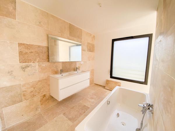 maison à vendre  4 pièces - 159 m2 LA CROIX VALMER - 83