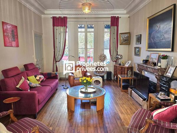 Maison de ville T8 d'env. 236 m2 avec 6 ch, piscine et garage sur PERIGUEUX (24000)