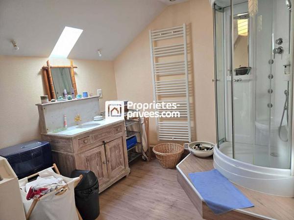 Maison de ville T8 d'env. 236 m2 avec 6 ch, piscine et garage sur PERIGUEUX (24000)