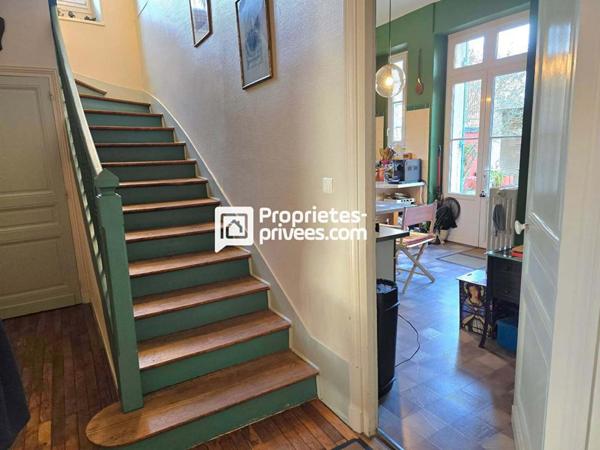 Maison de ville T8 d'env. 236 m2 avec 6 ch, piscine et garage sur PERIGUEUX (24000)