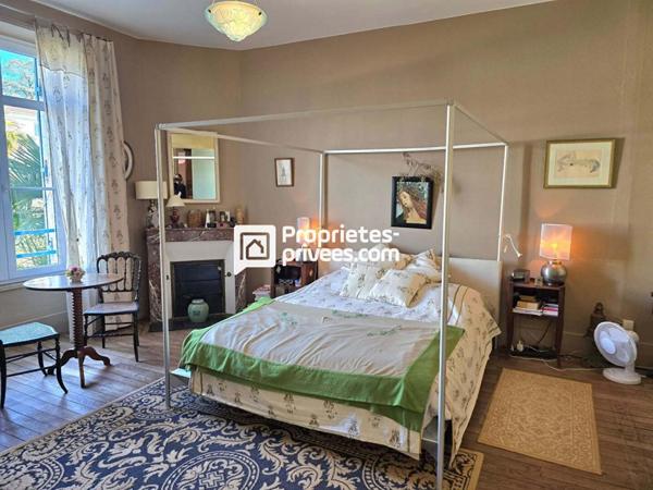 Maison de ville T8 d'env. 236 m2 avec 6 ch, piscine et garage sur PERIGUEUX (24000)