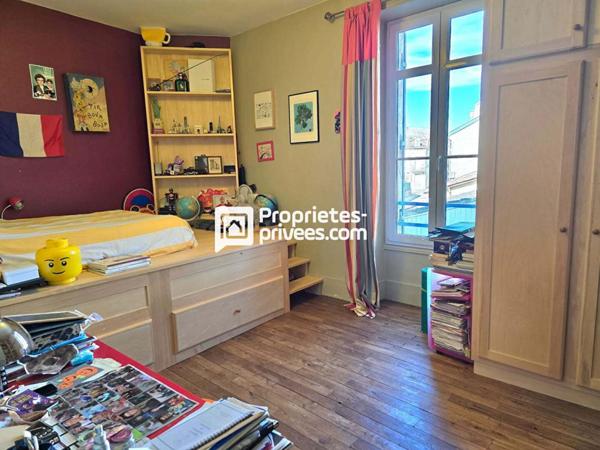 Maison de ville T8 d'env. 236 m2 avec 6 ch, piscine et garage sur PERIGUEUX (24000)