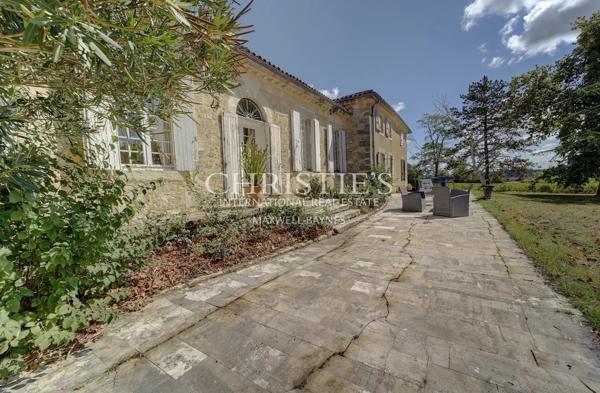 Maison familiale et dépendances au cœur de l’Entre-deux-Mers