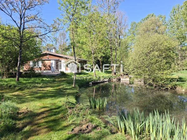 Superbe maison au bord d'une rivière avec d'un étang.