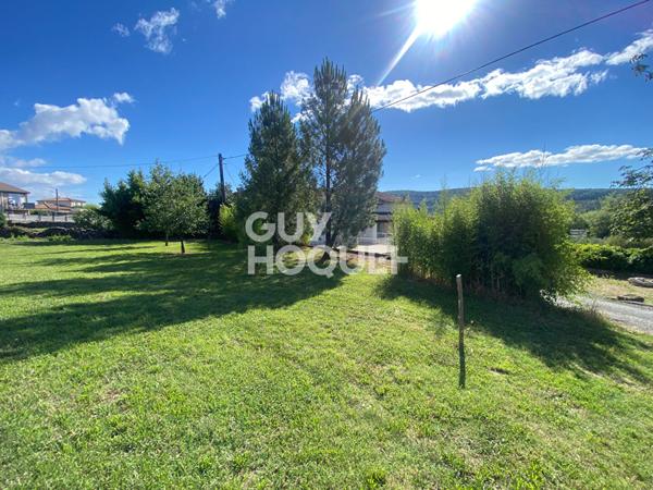 Proche Commerces et arrêt de bus.