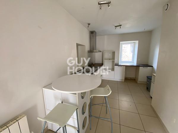 Proche Commerces et arrêt de bus.