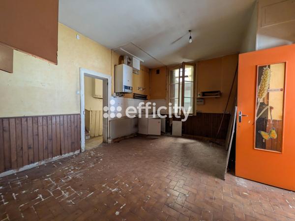 Immeuble
        
        - 180 m² 118 000 € *