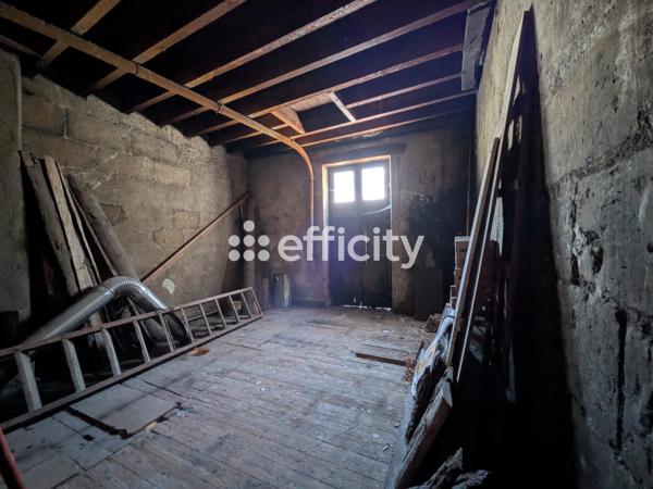 Immeuble
        
        - 180 m² 118 000 € *